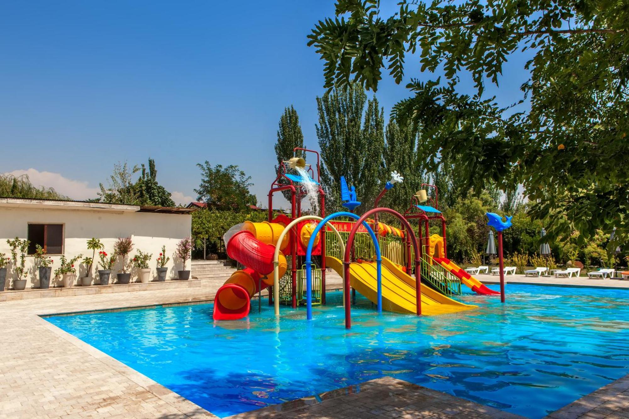 Cross Resort Hotel Γιερεβάν Εξωτερικό φωτογραφία