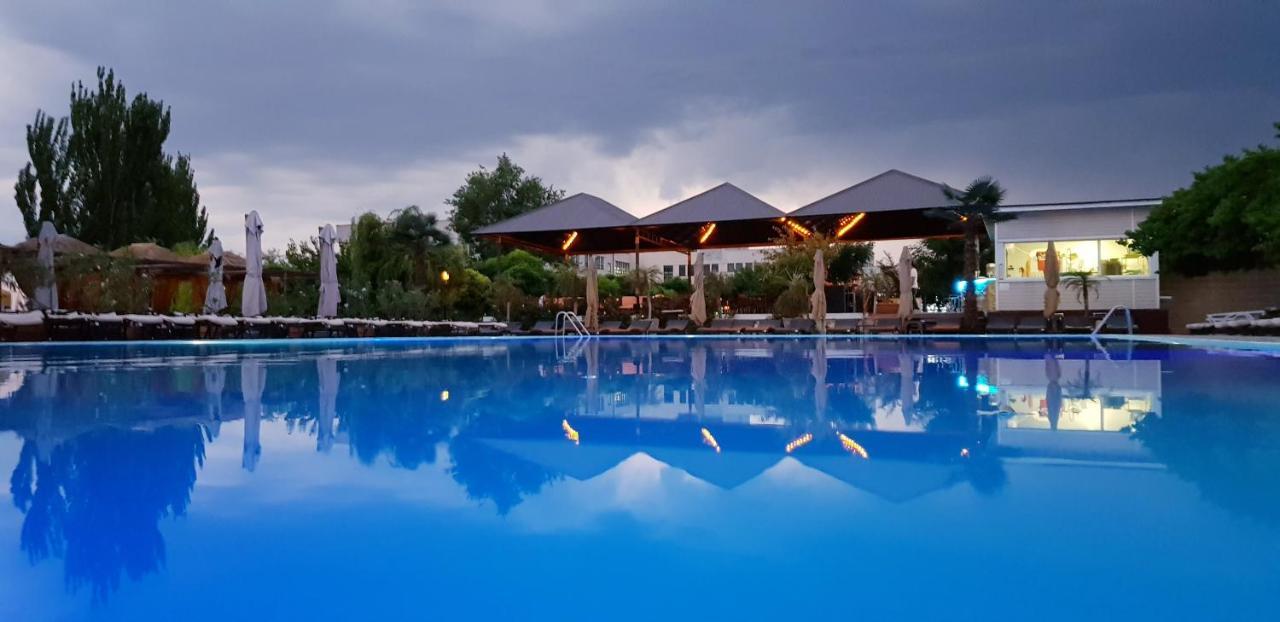 Cross Resort Hotel Γιερεβάν Εξωτερικό φωτογραφία